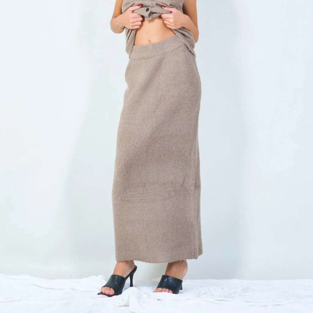 Knitted midi skirt with elastic waistband wholesale