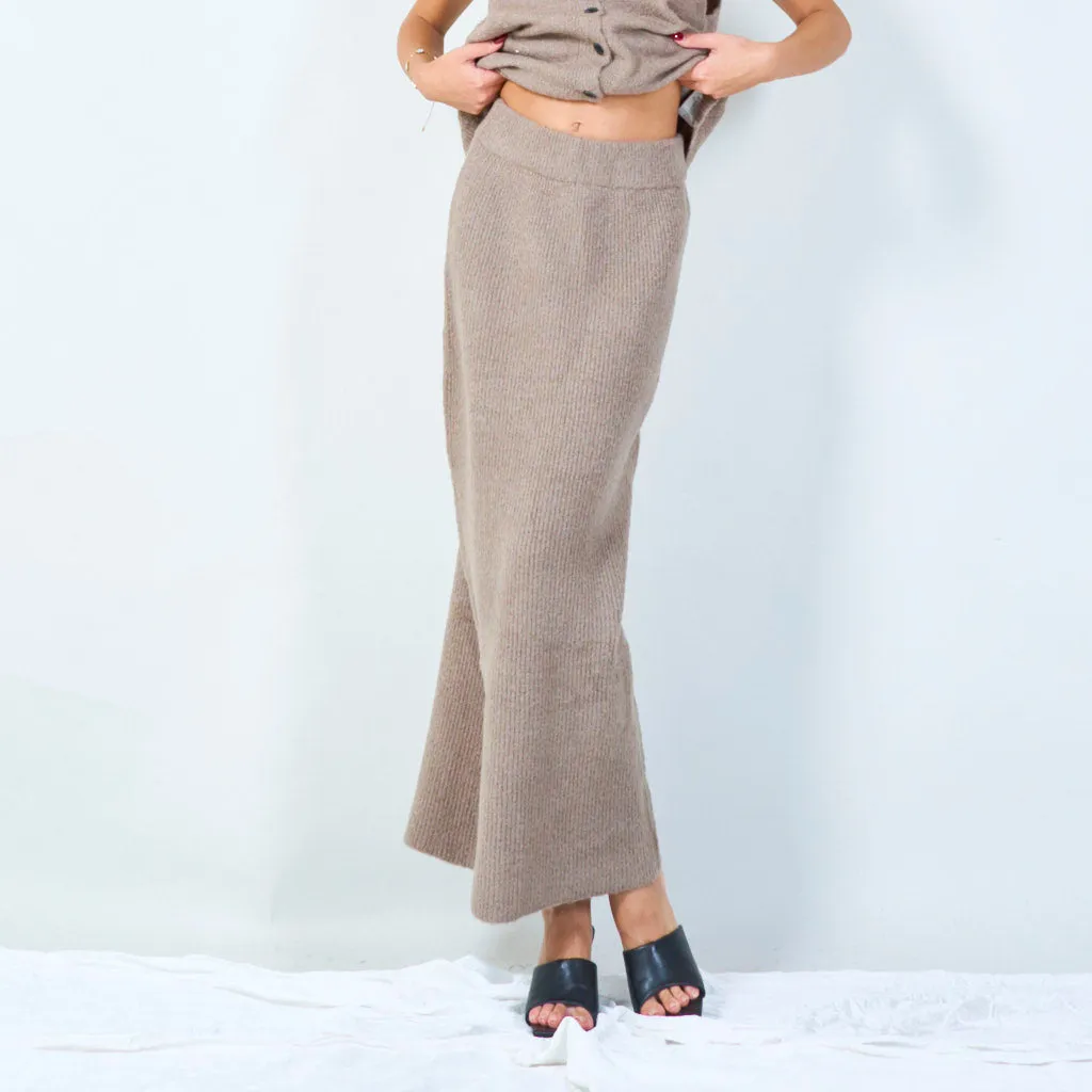 Knitted midi skirt with elastic waistband wholesale