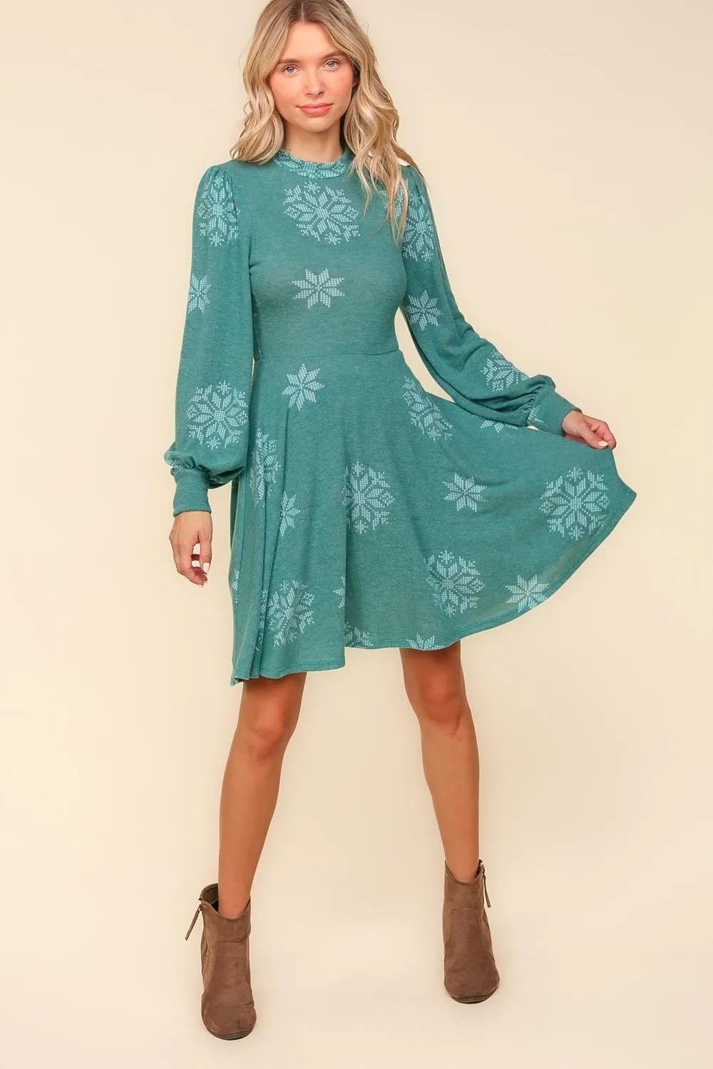 Time For Comfort Dress - Green Snowflake